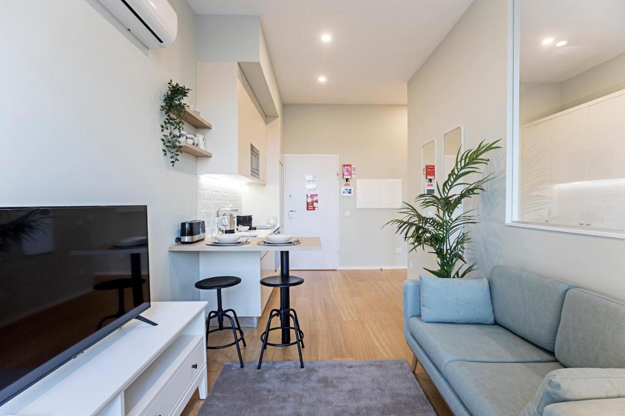 Apartment 31 Janeiro 157 - Delightful 1br Flat W/ Ac & Balcony By Lovelystay Porto