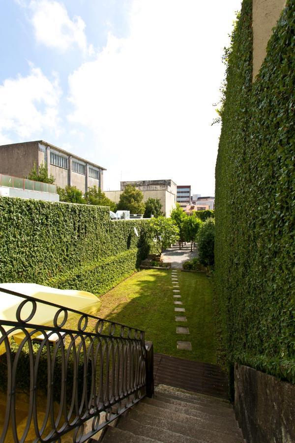 Boutique Rentals- Hidden Garden Porto's Downtown Appartement Porto
