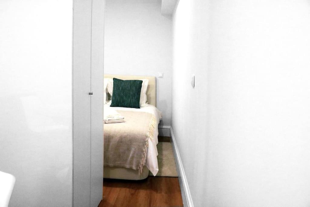 Loving By The River Apartment