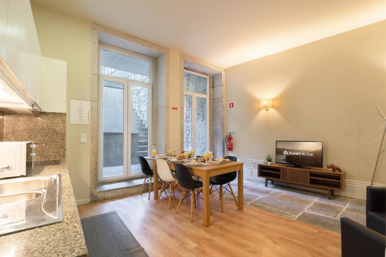 Host Wise - Sweet Bright Flats - Center *