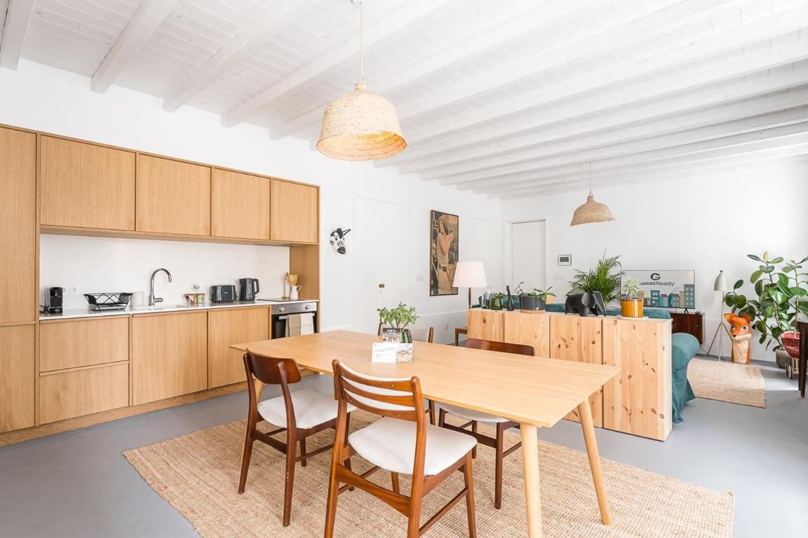 Seaside Charm In Foz Do Douro