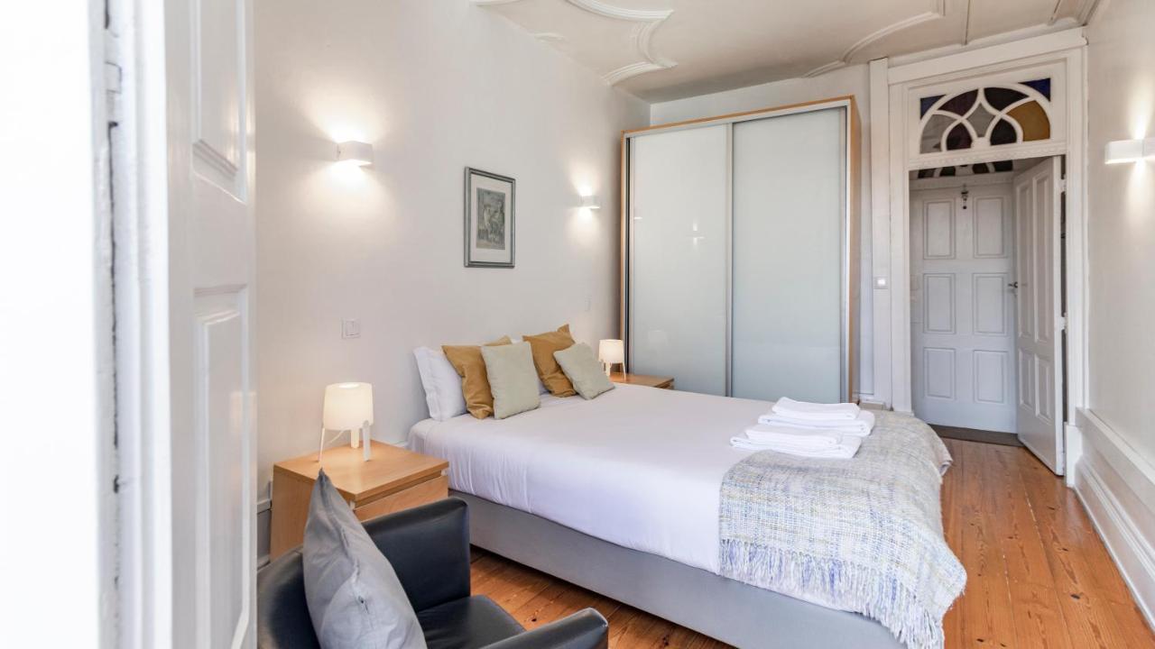 61 - Bright 2br W/ Balcony By Lovelystay *