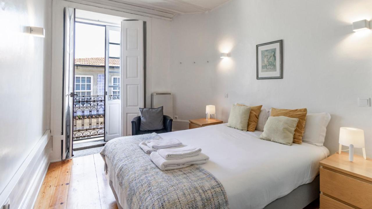 Apartment 61 - Bright 2br W/ Balcony By Lovelystay