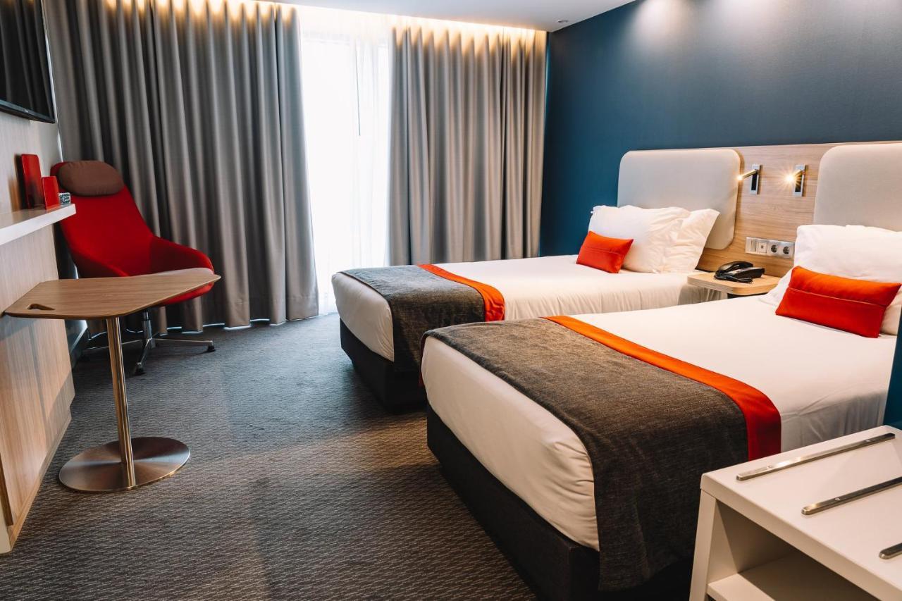 Express Centre By Ihg Hotel 3*