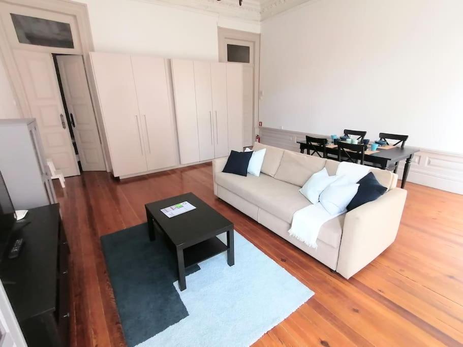 Alvares Cabral Apartamento D * Porto
