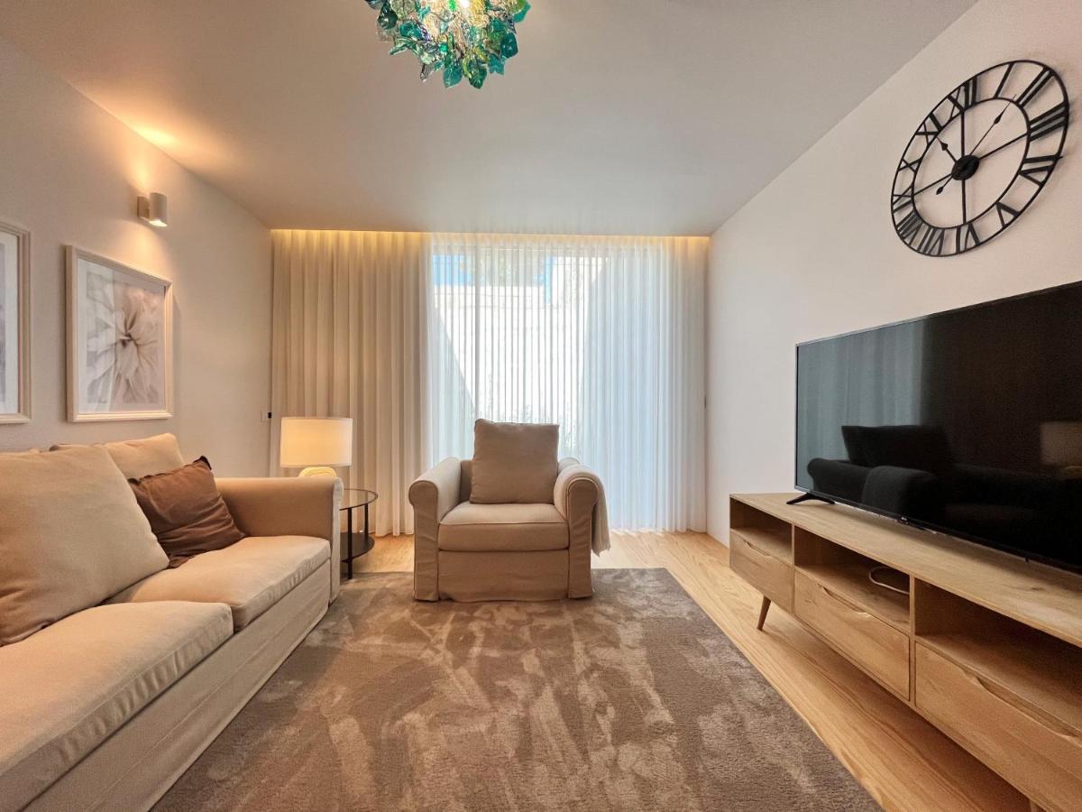 Nomads Lux - 2bdr Almada Private Holiday home Porto