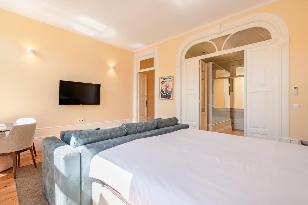 Downtown Grand Apartment