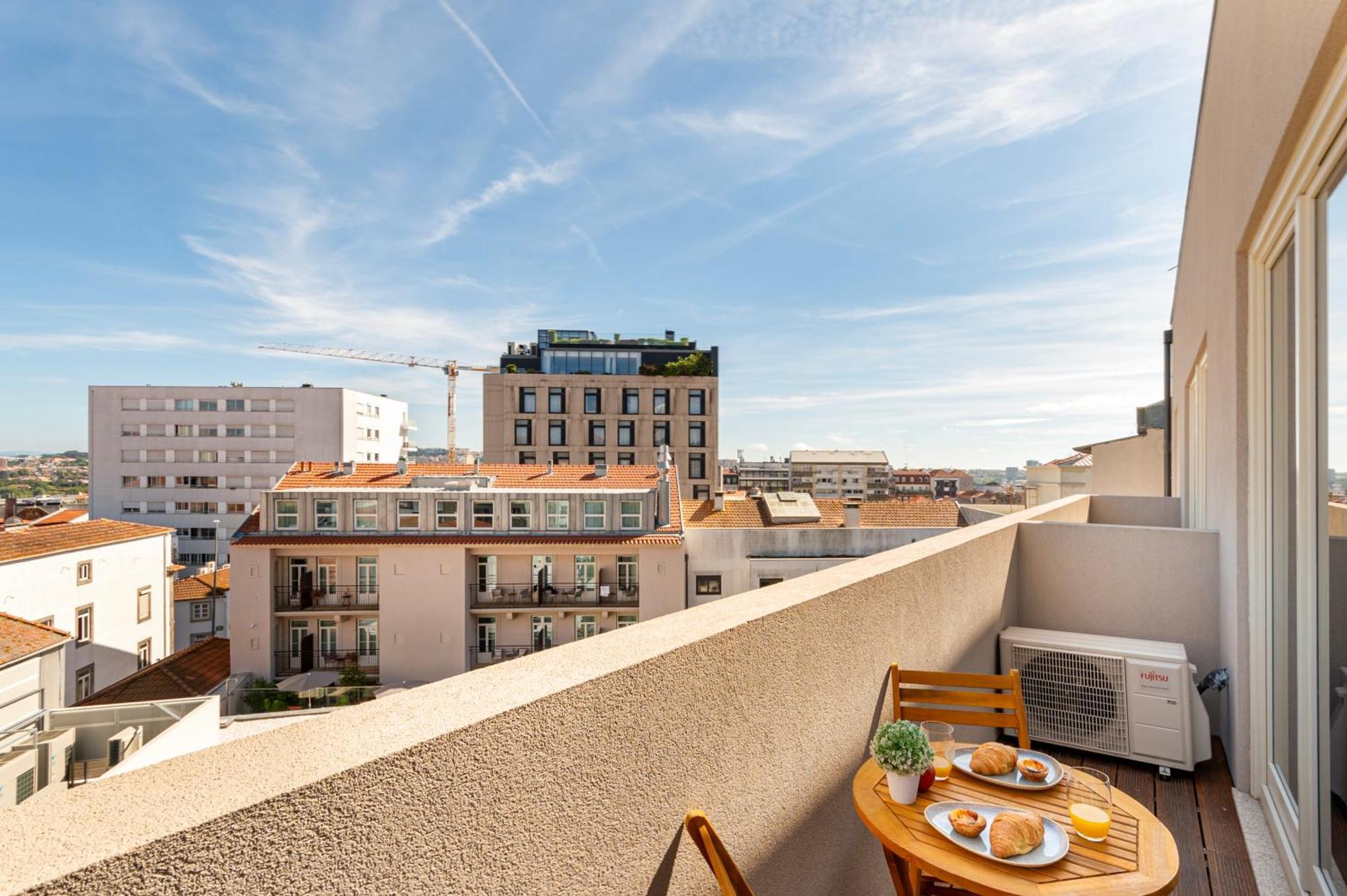 Stylish Poveiros Flat W Balcony By Lovelystay