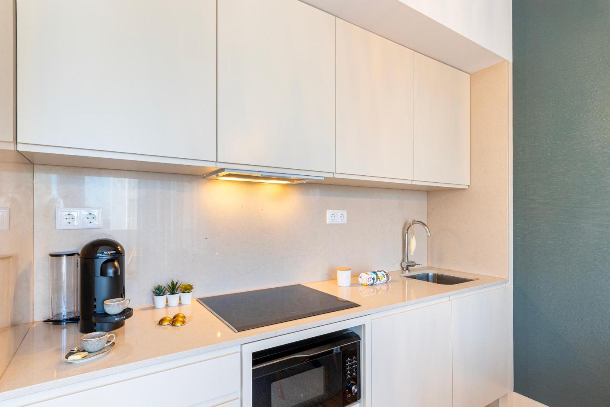 Stylish Poveiros Flat W Balcony By Lovelystay Appartement