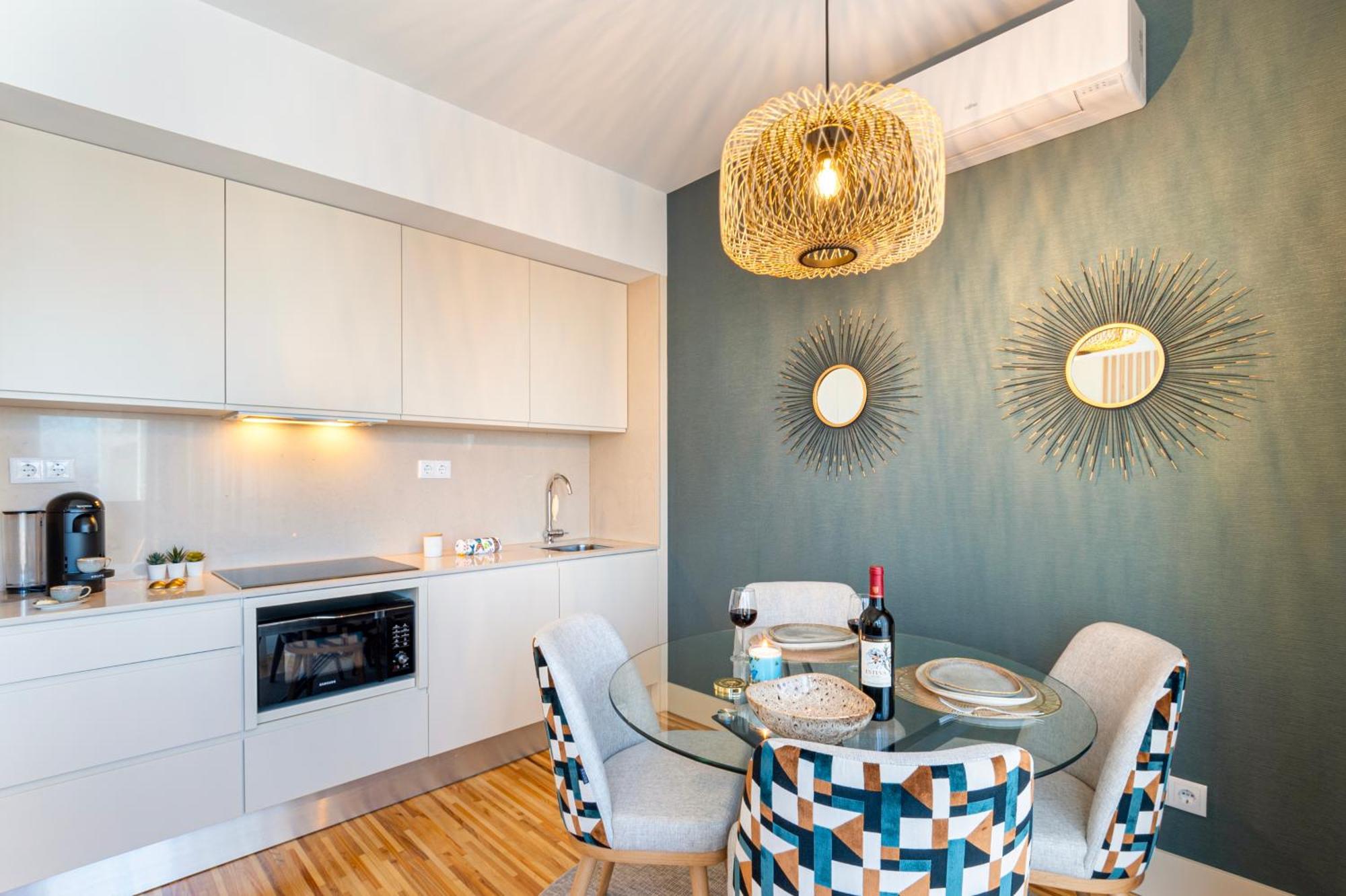 Stylish Poveiros Flat W Balcony By Lovelystay * Porto