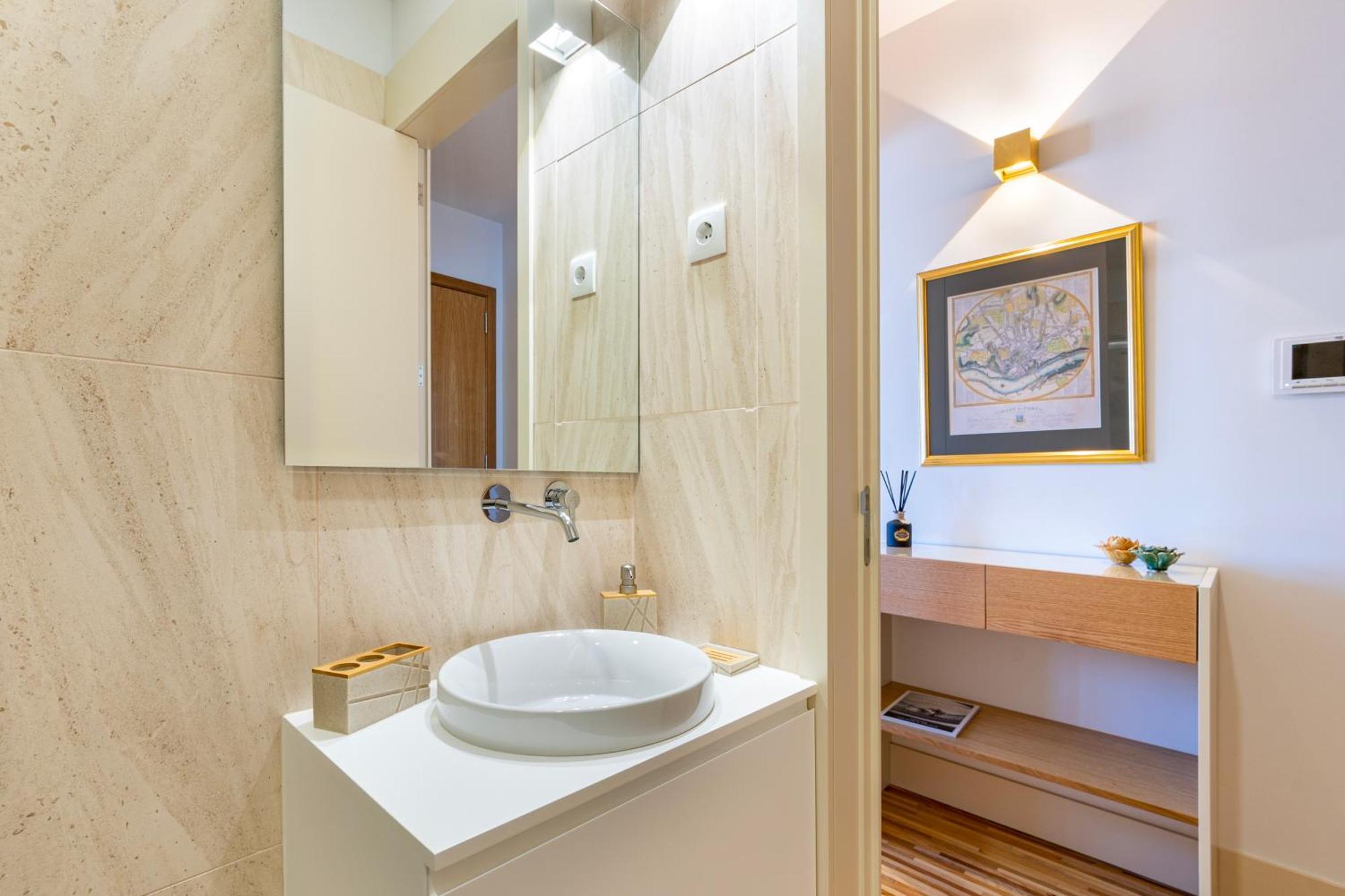 Appartement Stylish Poveiros Flat W Balcony By Lovelystay