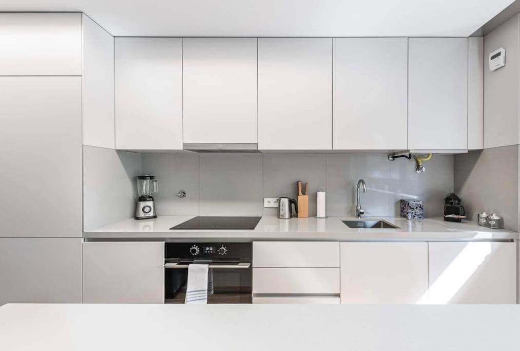 New Lux 2br Flat W/free Parking - Cedofeita Apartment *