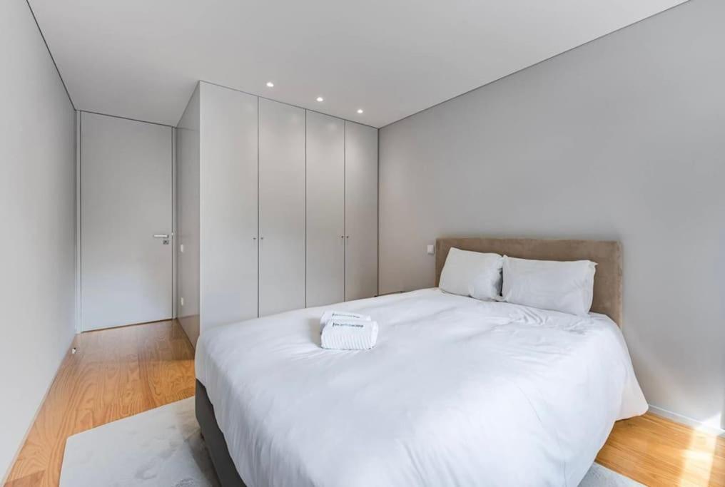 New Lux 2br Flat W/free Parking - Cedofeita *