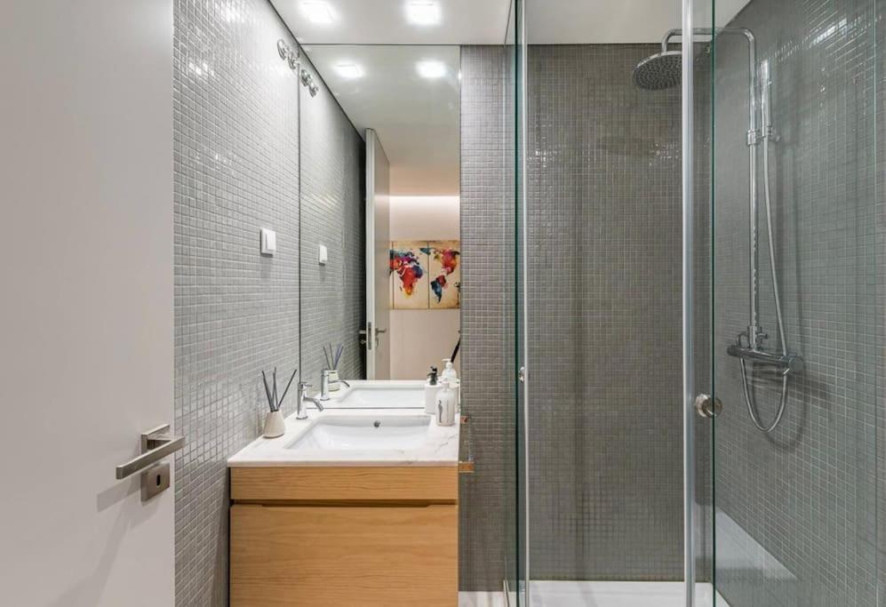 New Lux 2br Flat W/free Parking - Cedofeita Apartment *