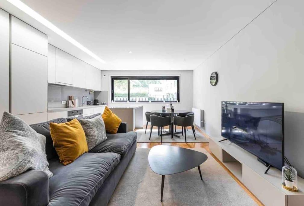 Apartment New Lux 2br Flat W/free Parking - Cedofeita Porto