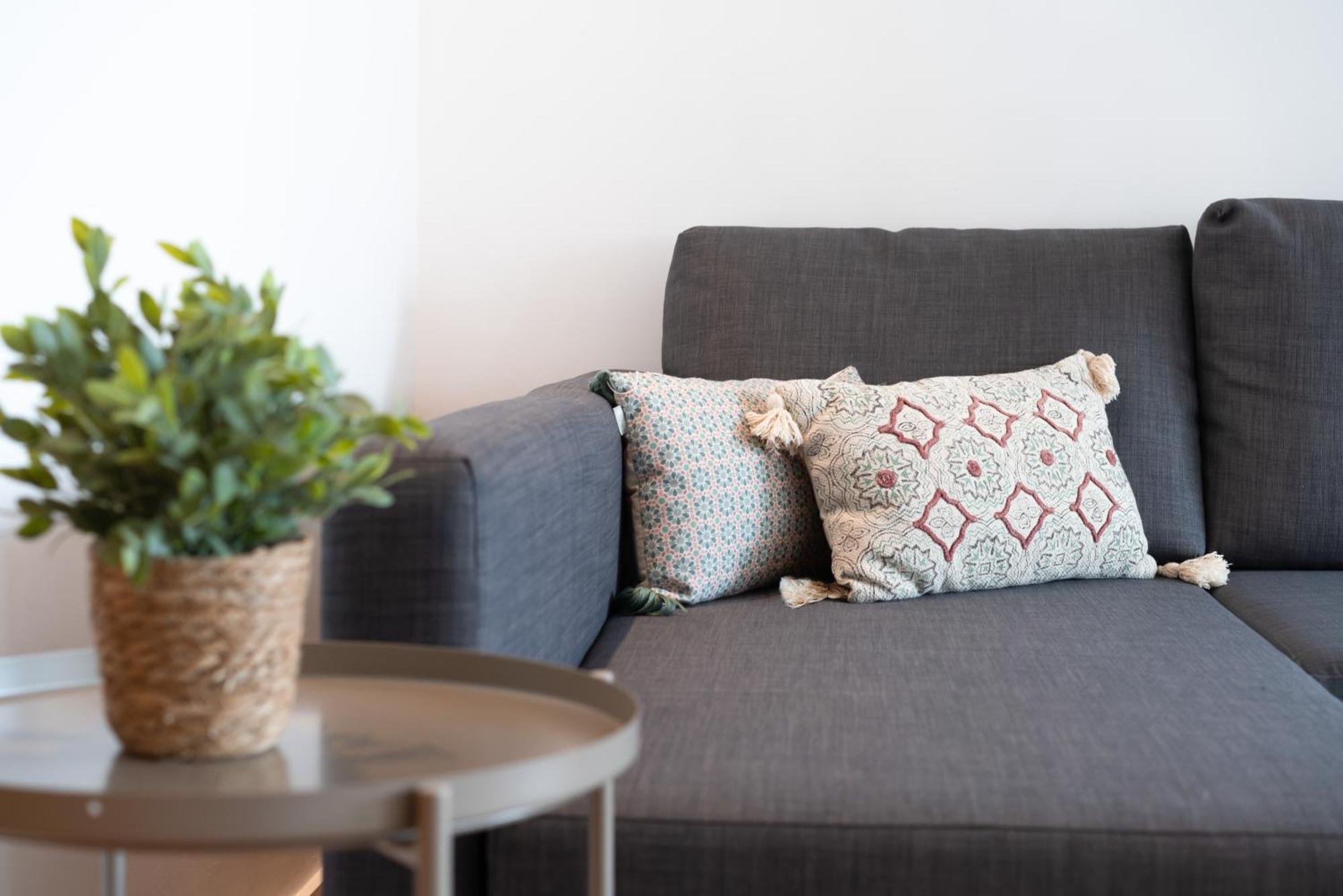 Apartment Host Wise - Spacious Modern Flat W Balcony Porto