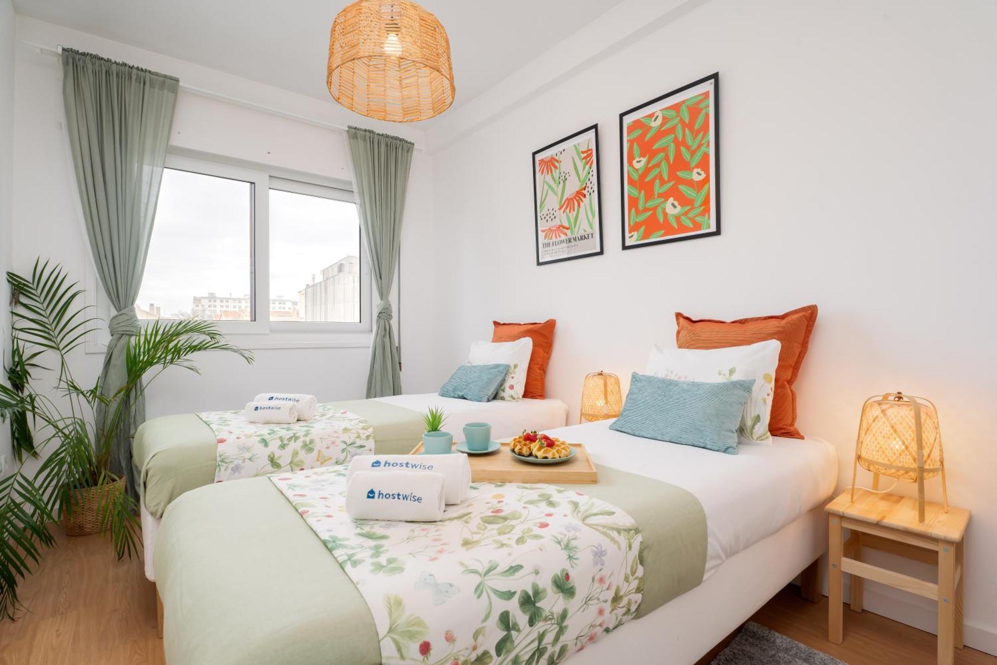 Host Wise - Spacious Modern Flat W Balcony Apartment