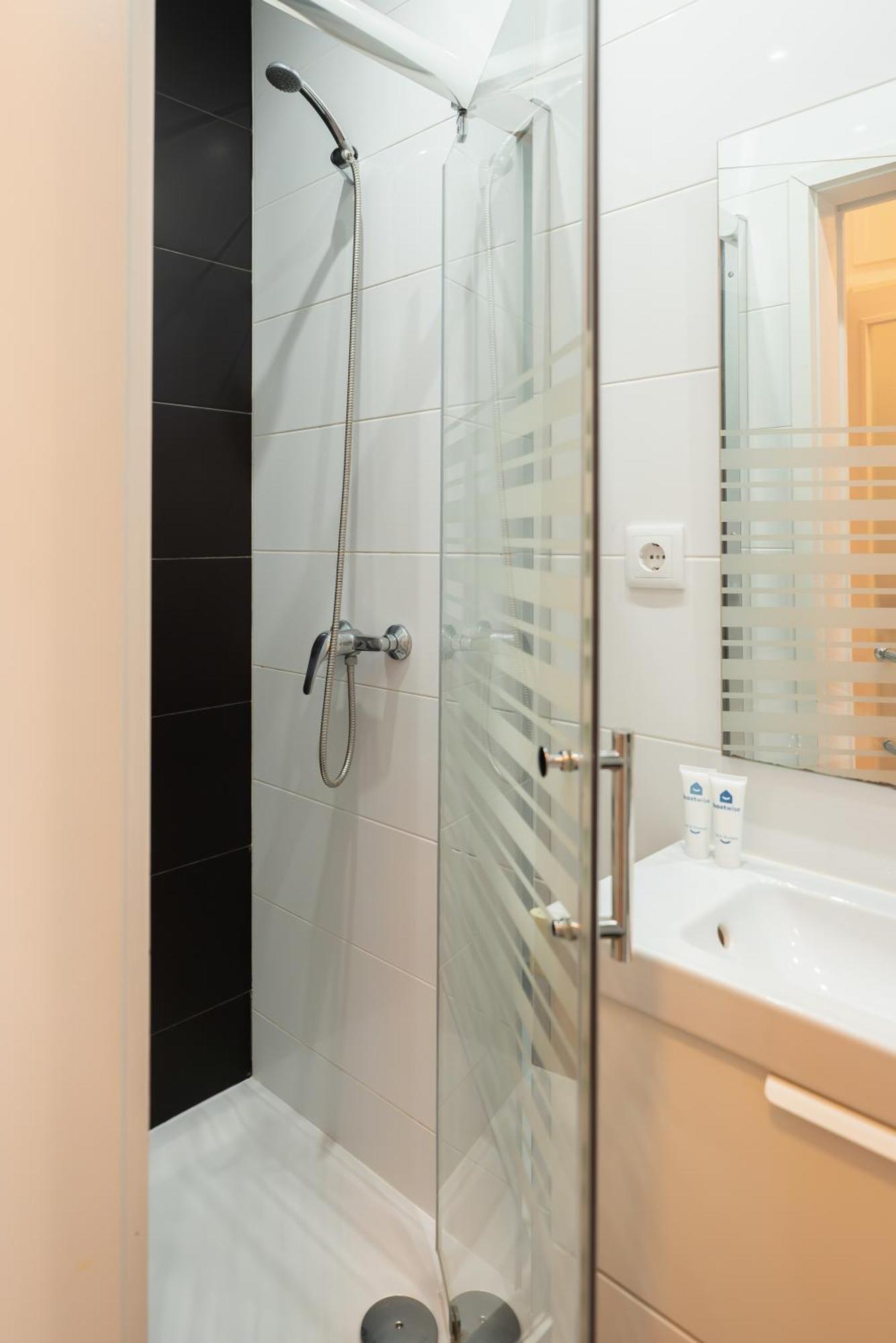 Host Wise - Spacious Modern Flat W Balcony Porto
