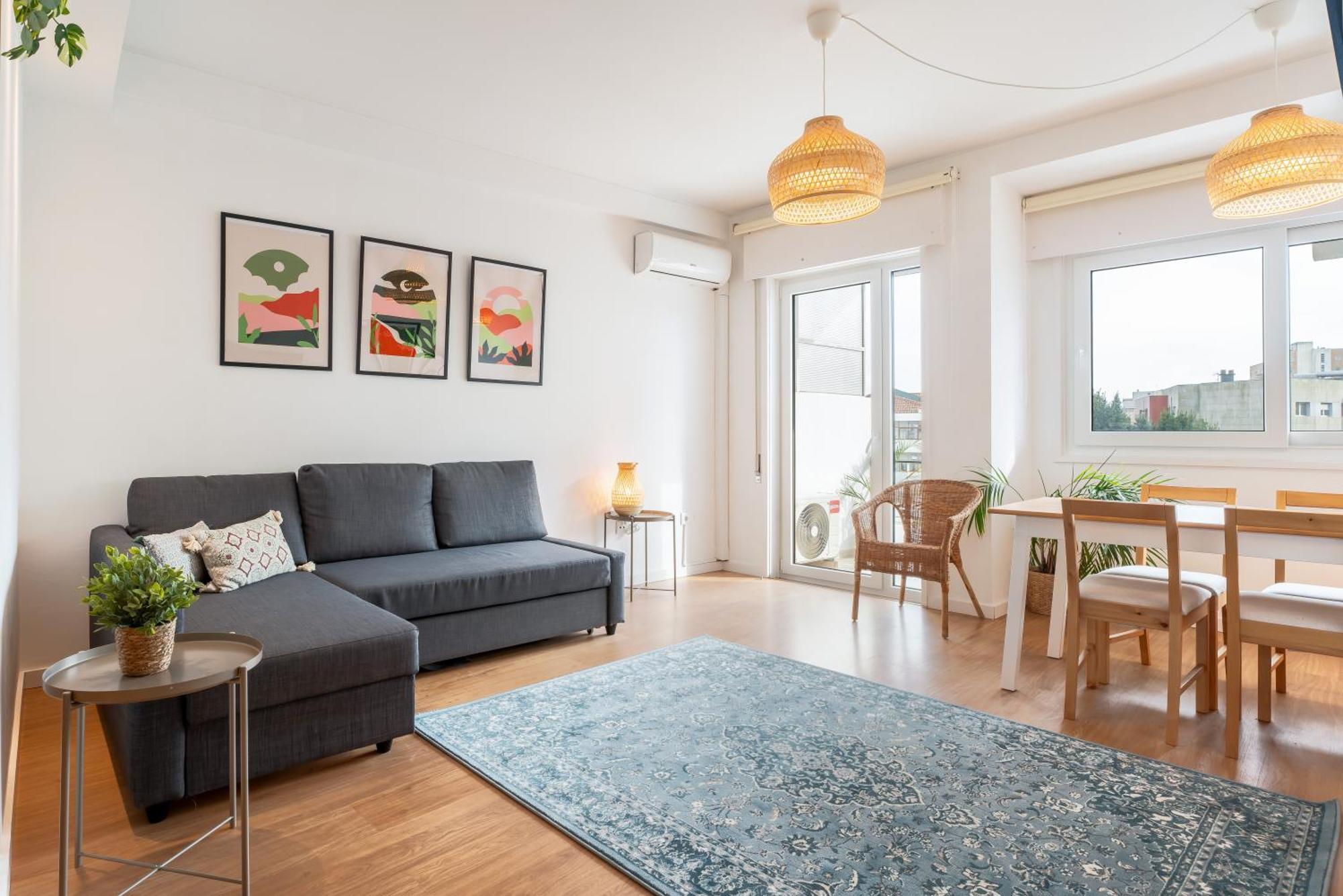 Host Wise - Spacious Modern Flat W Balcony