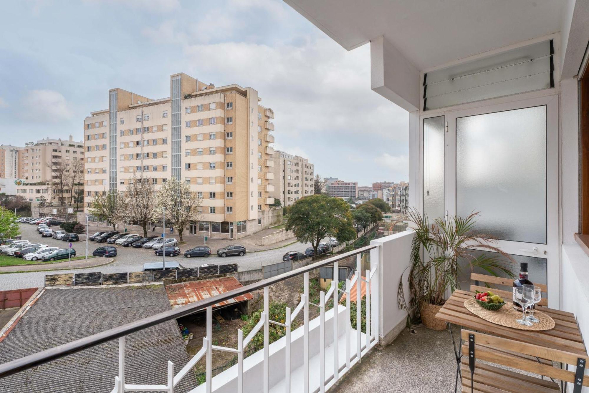 Host Wise - Spacious Modern Flat W Balcony Apartment Porto