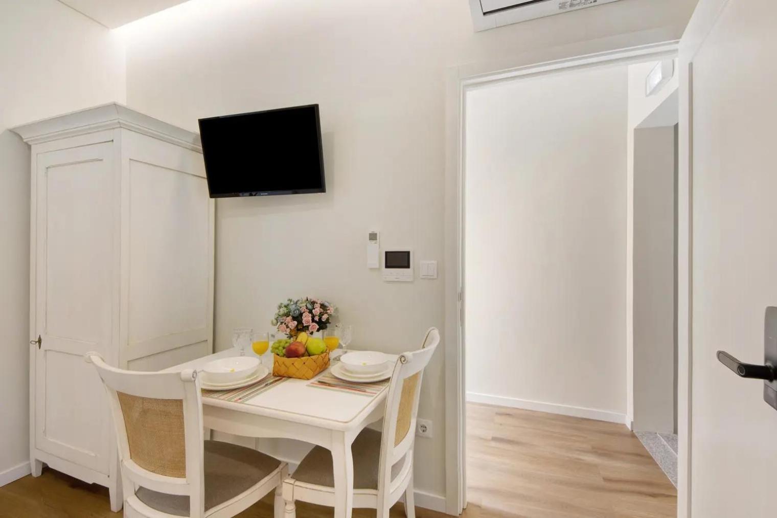 - - 8 Apartment