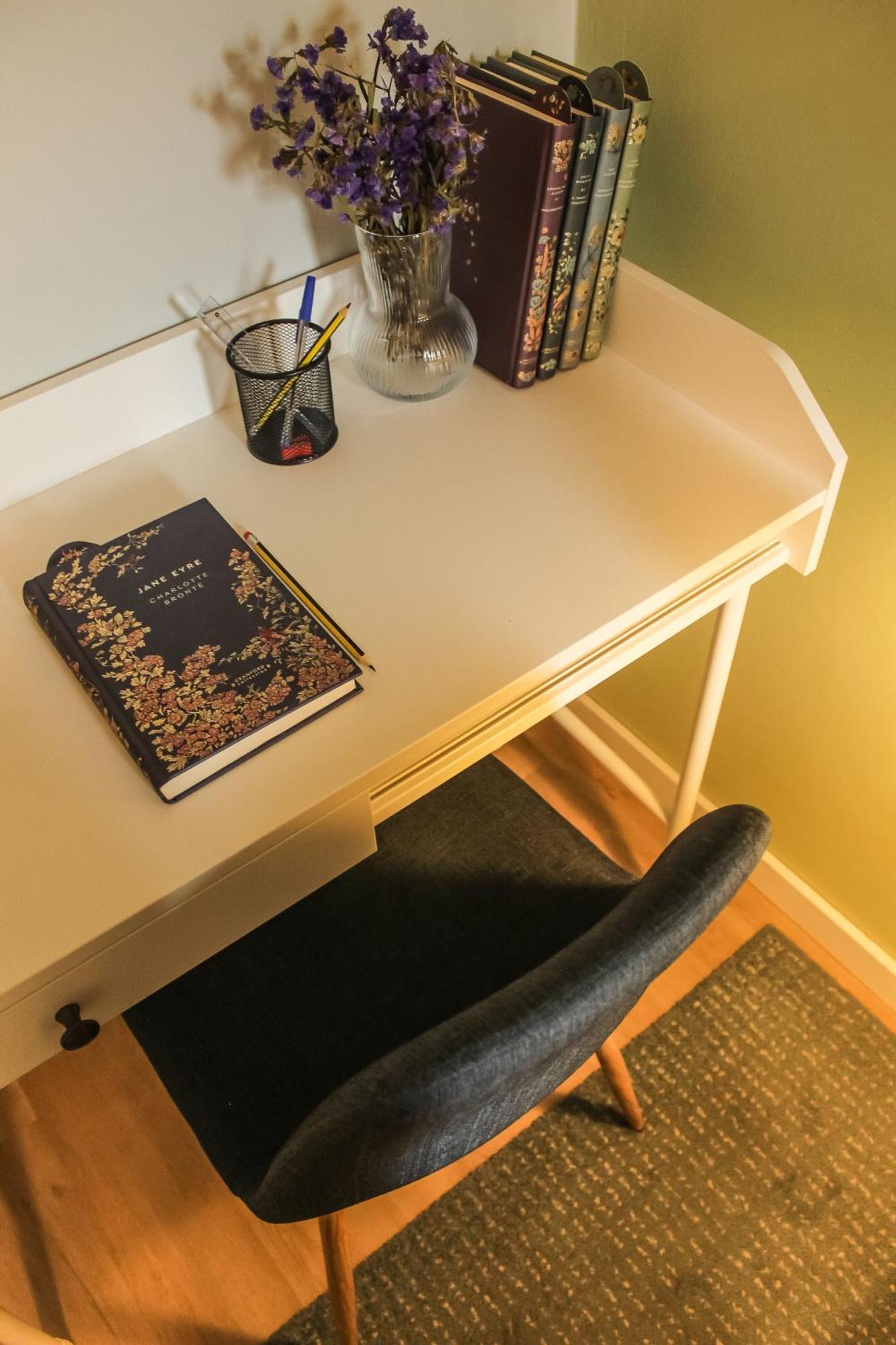 Charming In Apartment *