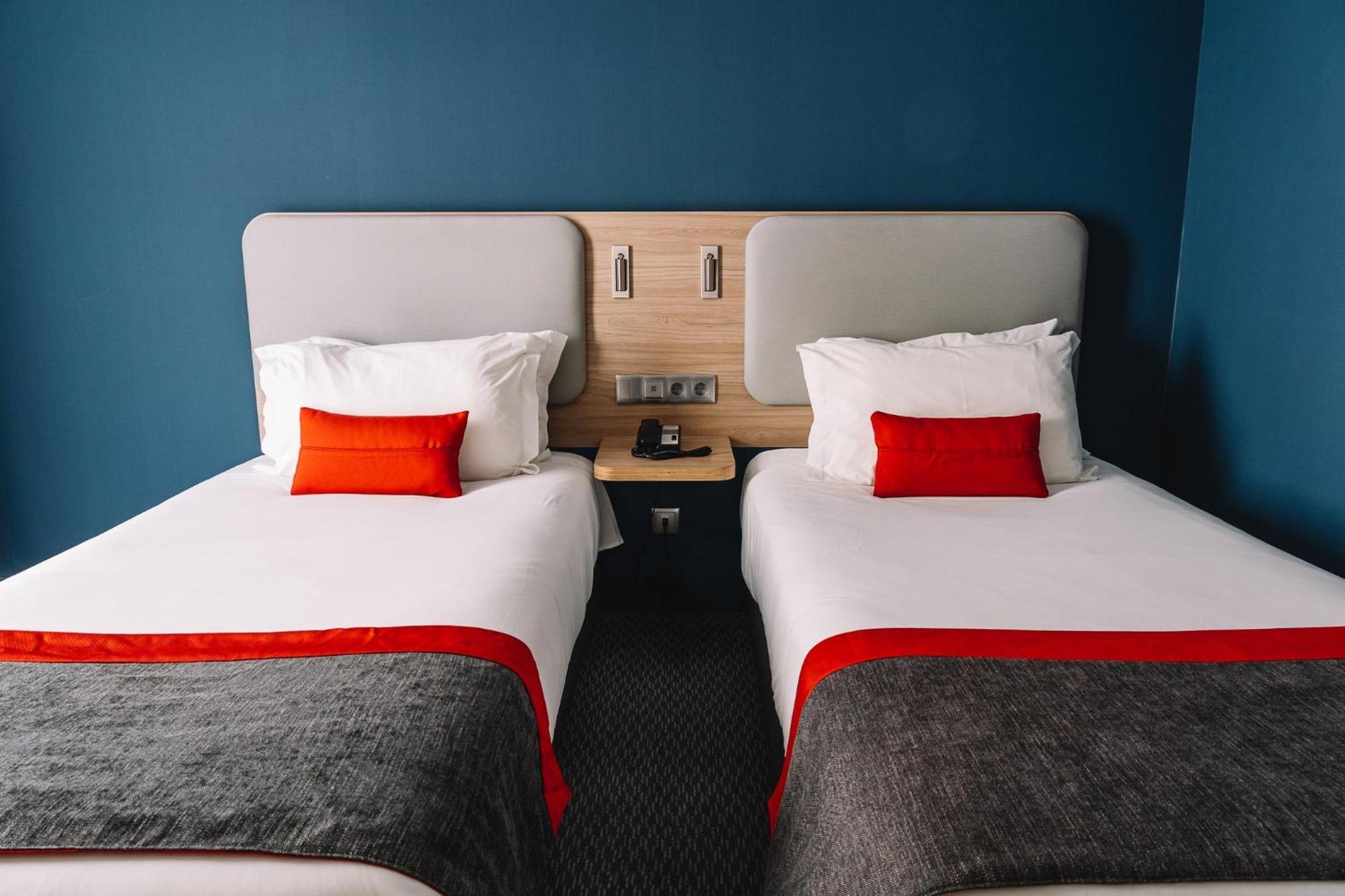 Hotel Express Centre By Ihg 3*