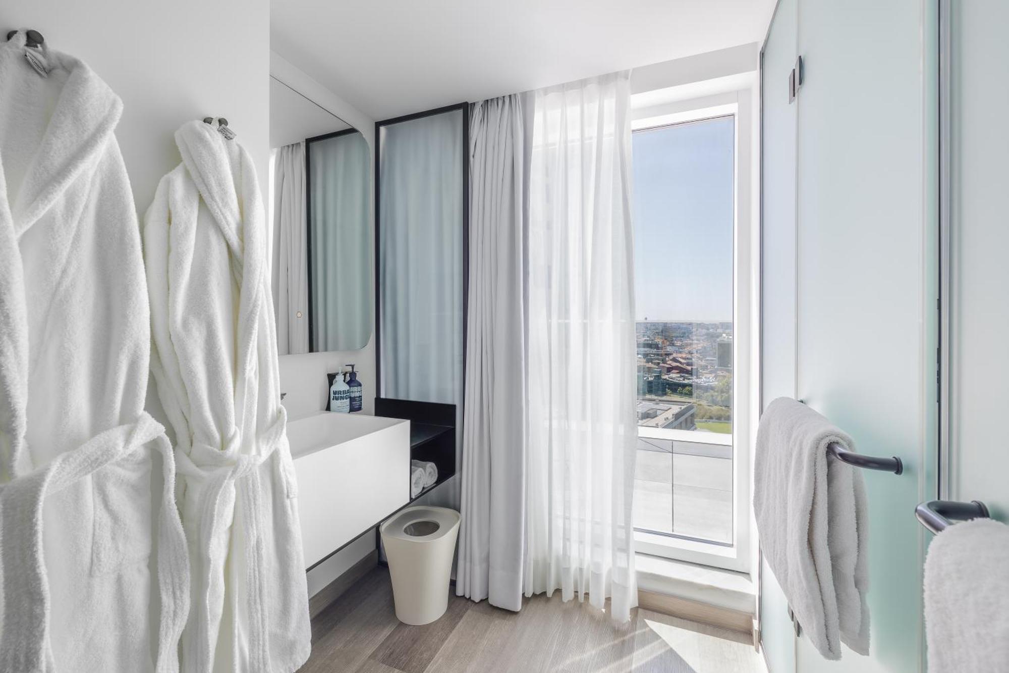 Yotel 4*