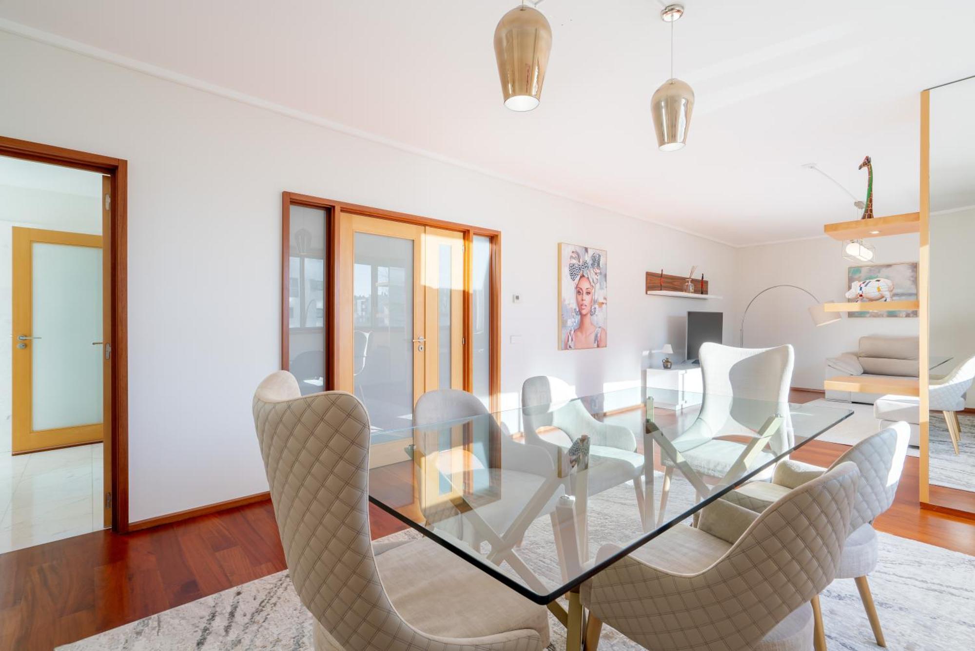Apartment Host Wise - Gorgeous Spacious Flat - Ace Location Porto