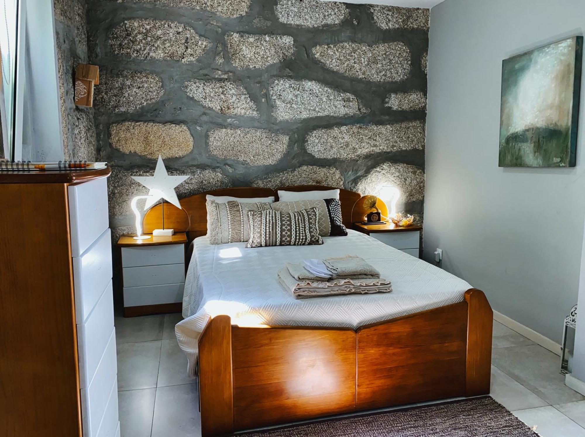 Casa de hóspedes En-suite Bedroom And Garage In Center