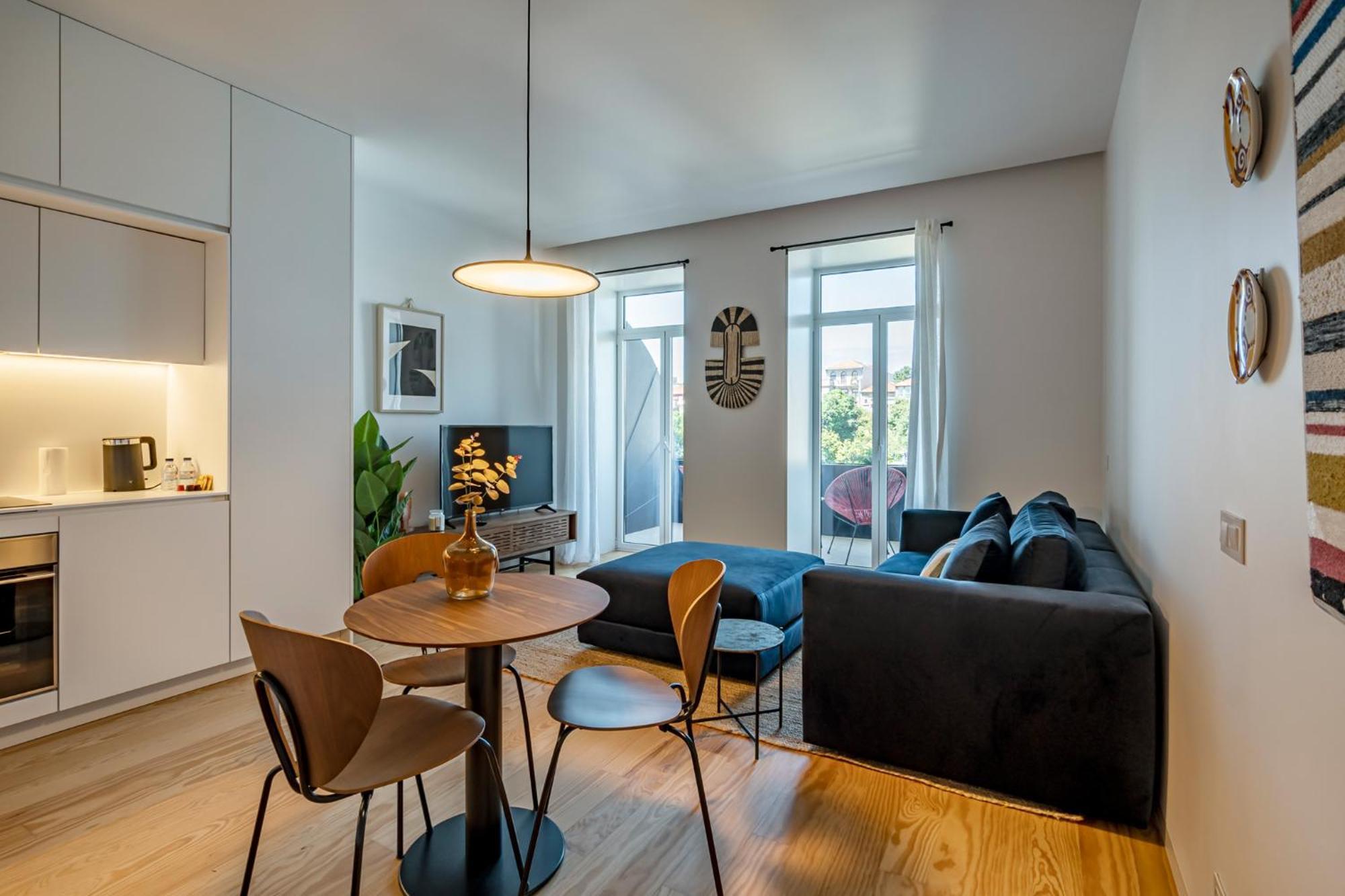 Nomads Lux - 1bdr Almada Cool