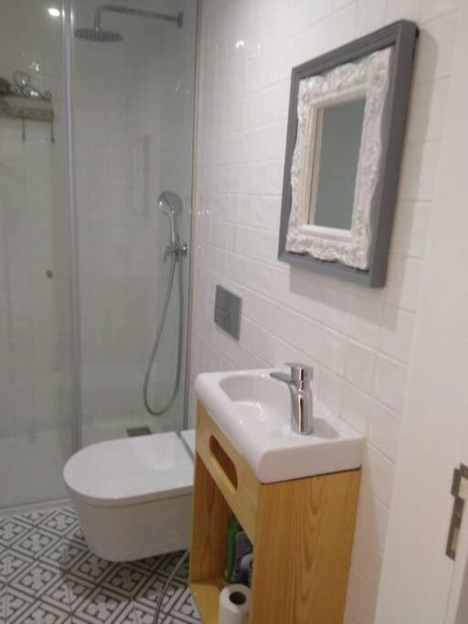 Guestready - Feels Like In Centre Of *