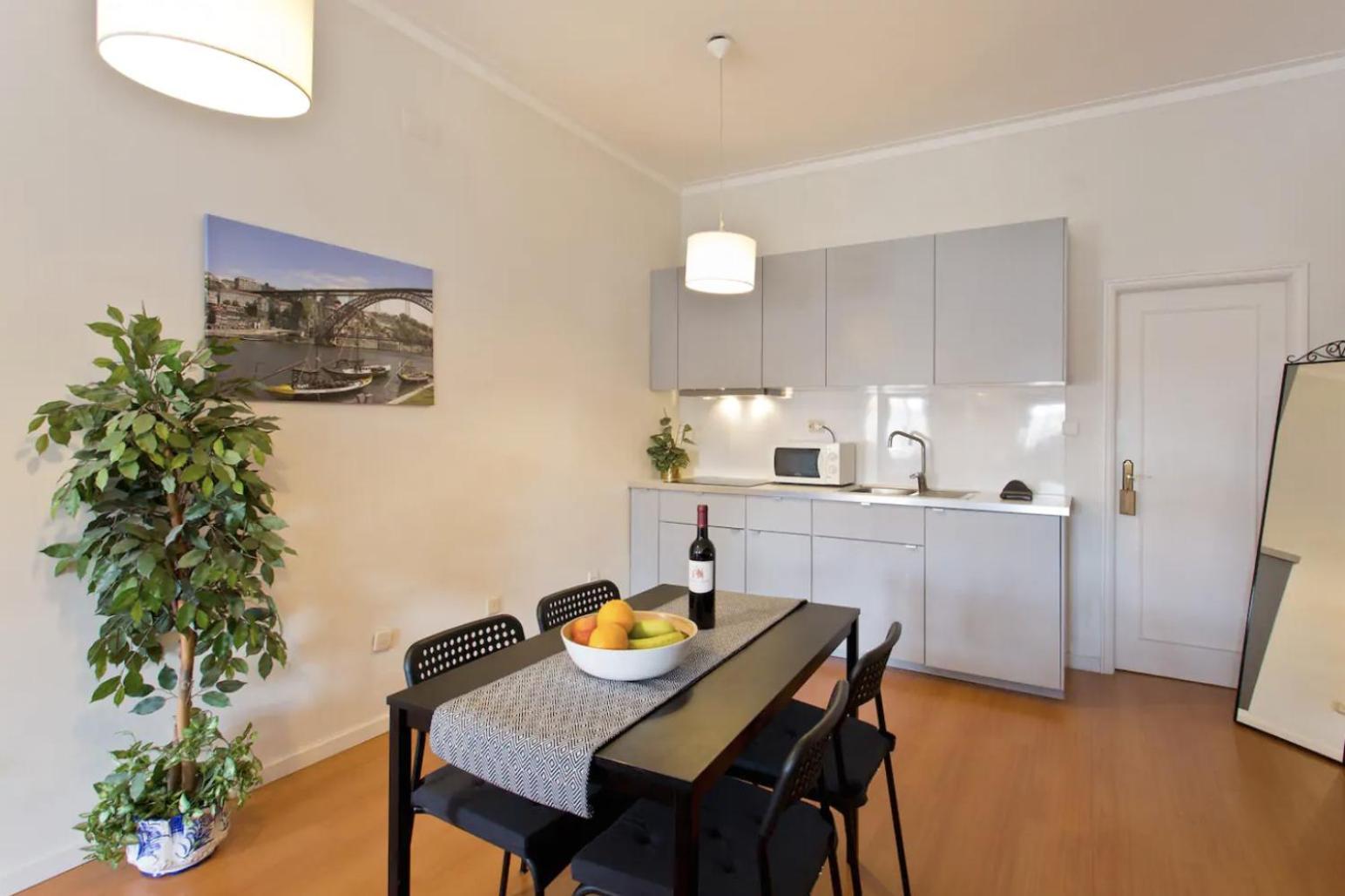 Host Wise - Cozy Sunny Flats - Ace Location *