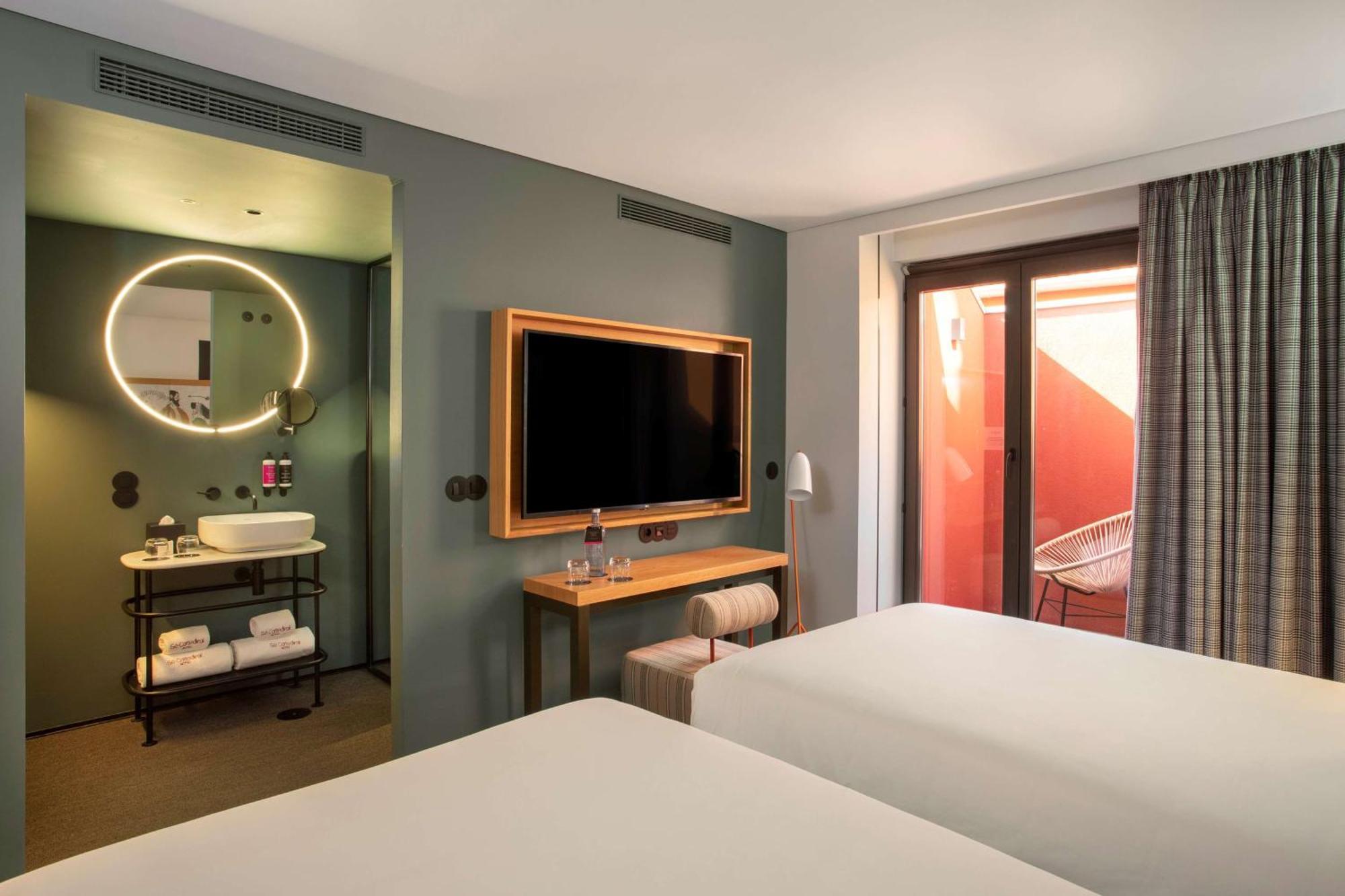 Se Catedral Porto, Tapestry Collection By Hilton Porto