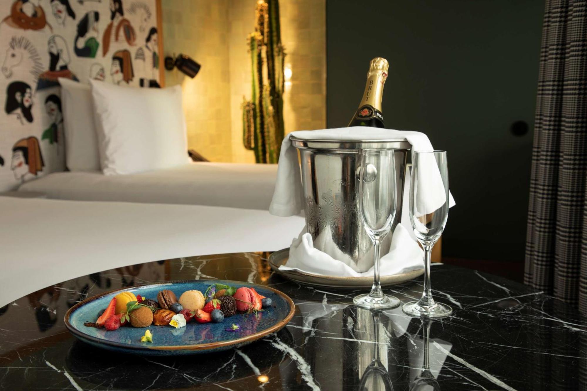 Se Catedral Porto, Tapestry Collection By Hilton