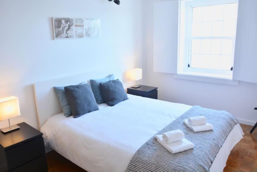 Apartment Feel Ribeira - Riverfront Charm