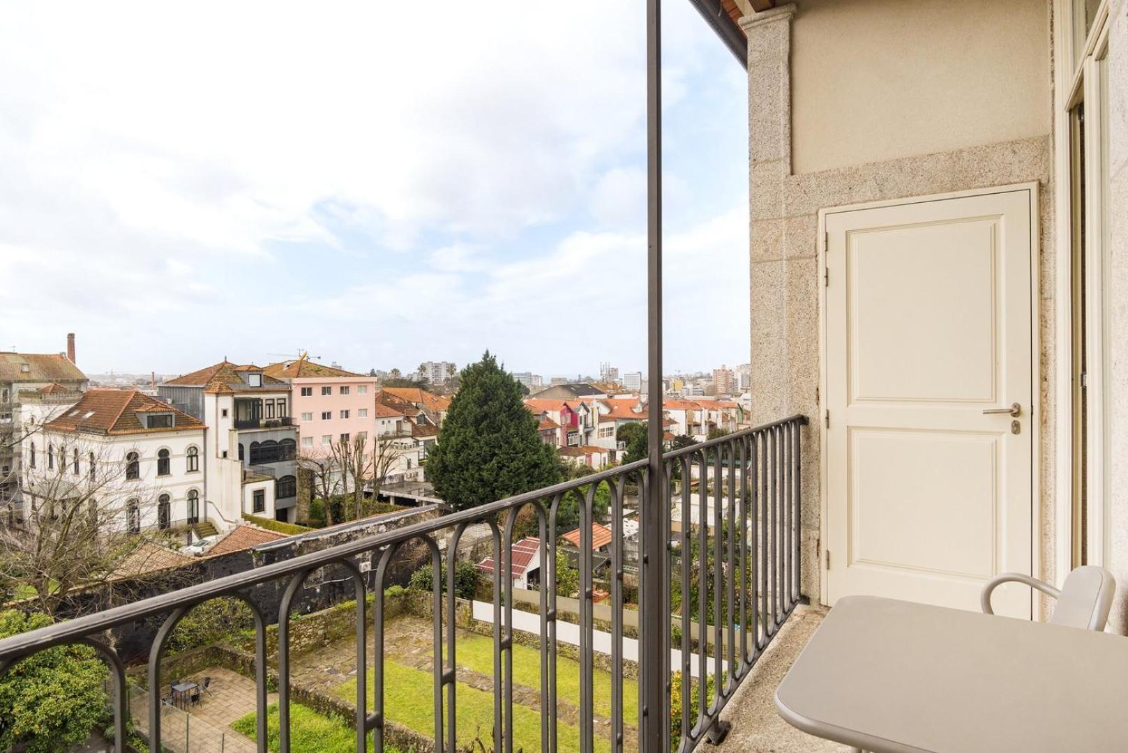 Guestready - Urban Oasis With Private Balcony Apartment Porto