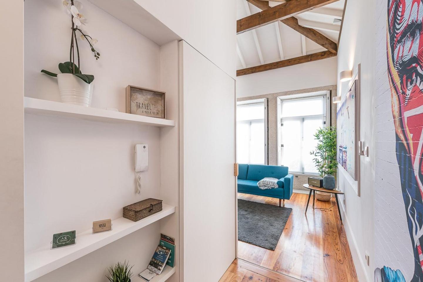 Guestready - High-ceiling Urban Retreat In