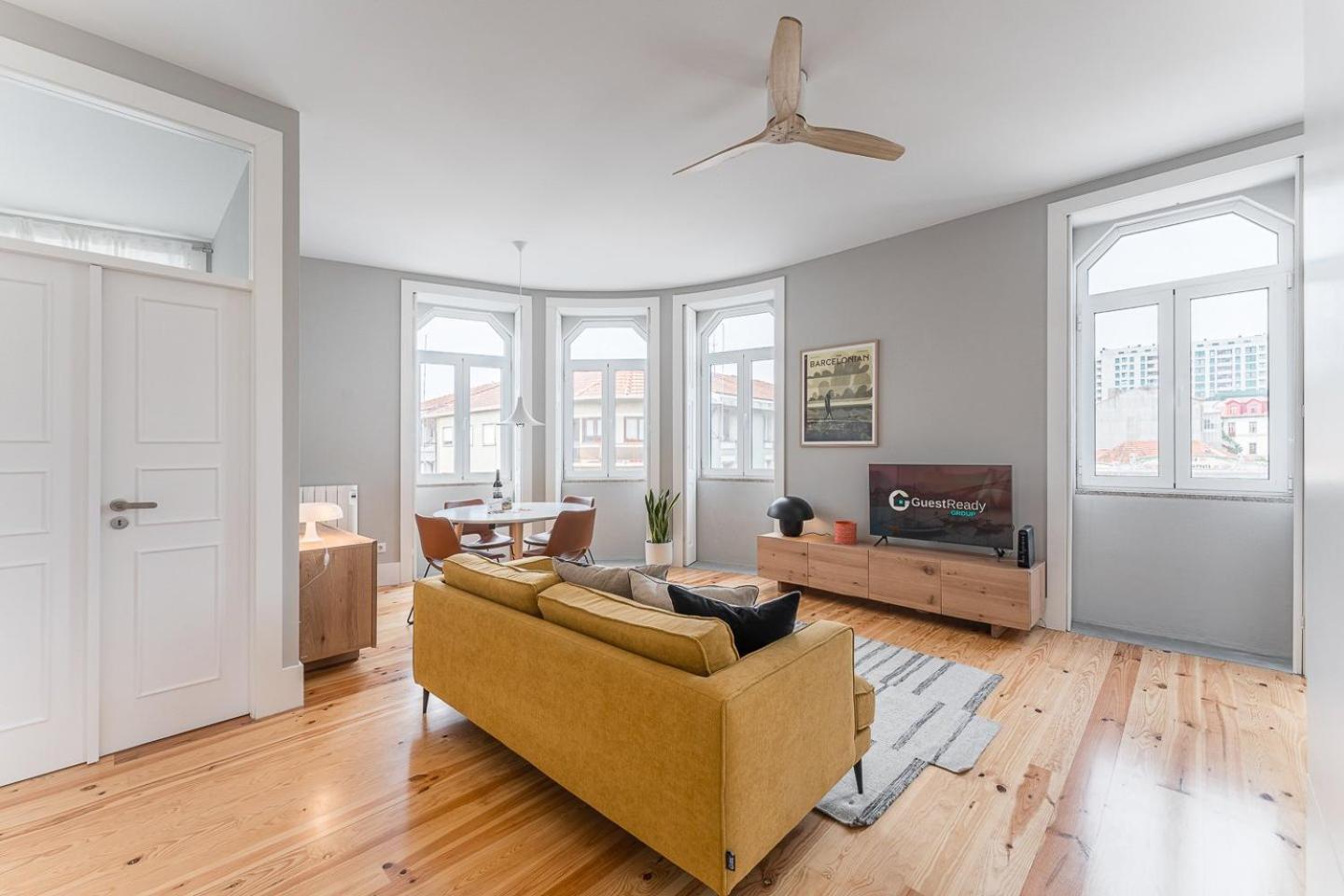 Apartment Guestready - Colorful Near Agosto Station