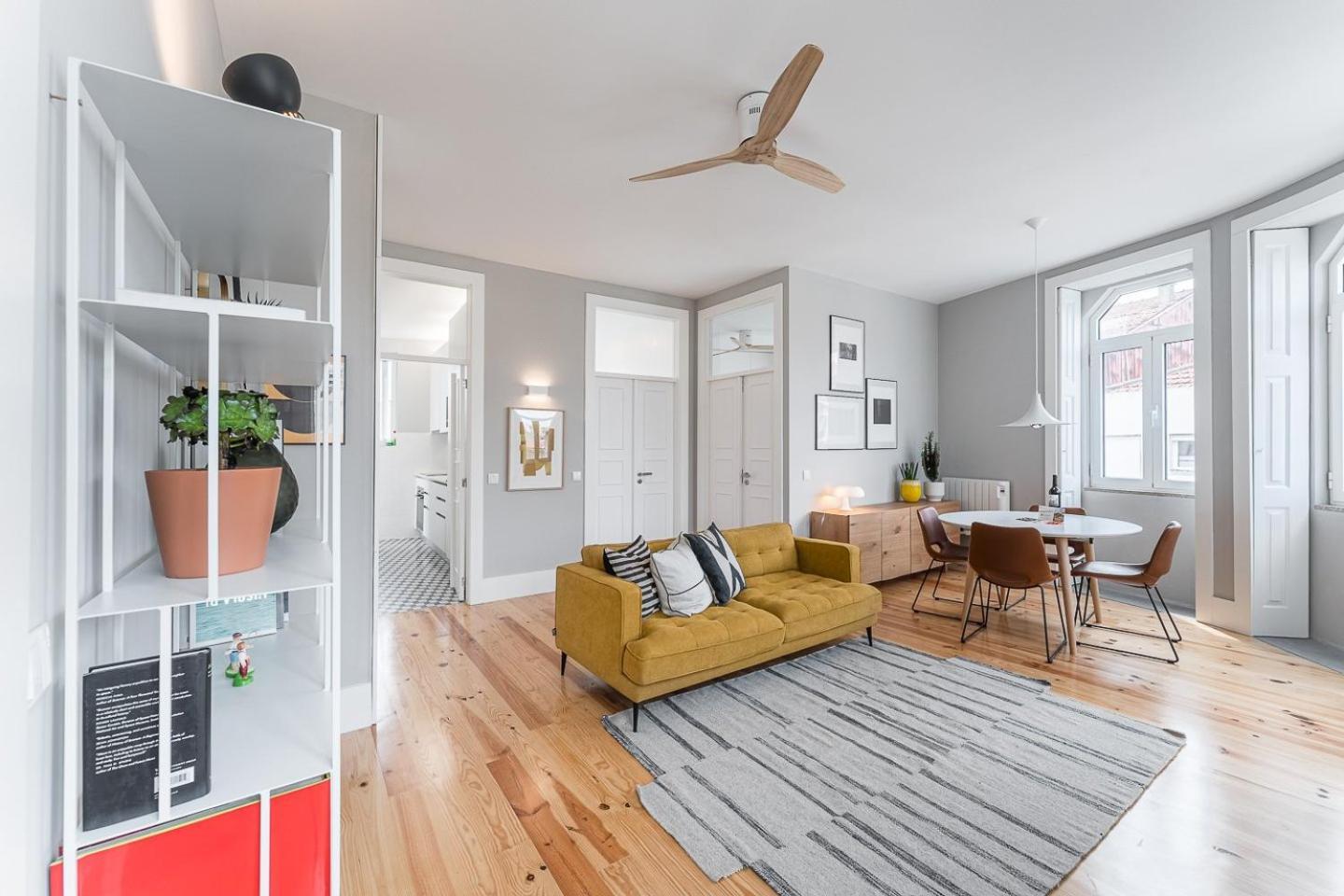 Guestready - Colorful Near Agosto Station * Porto