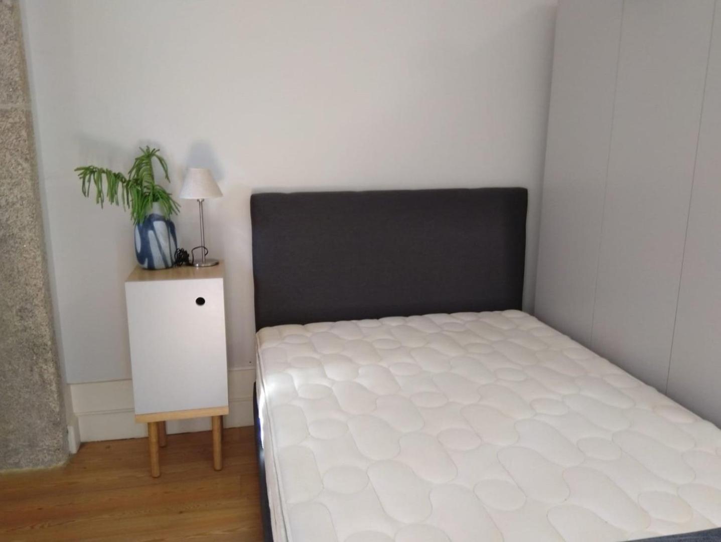 Guestready - Feels Like In Centre Of