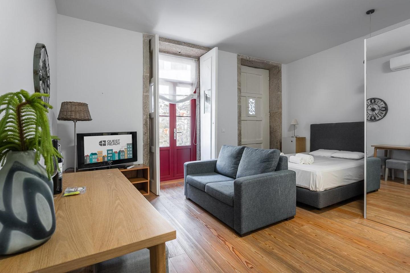 Guestready - Feels Like In Centre Of
