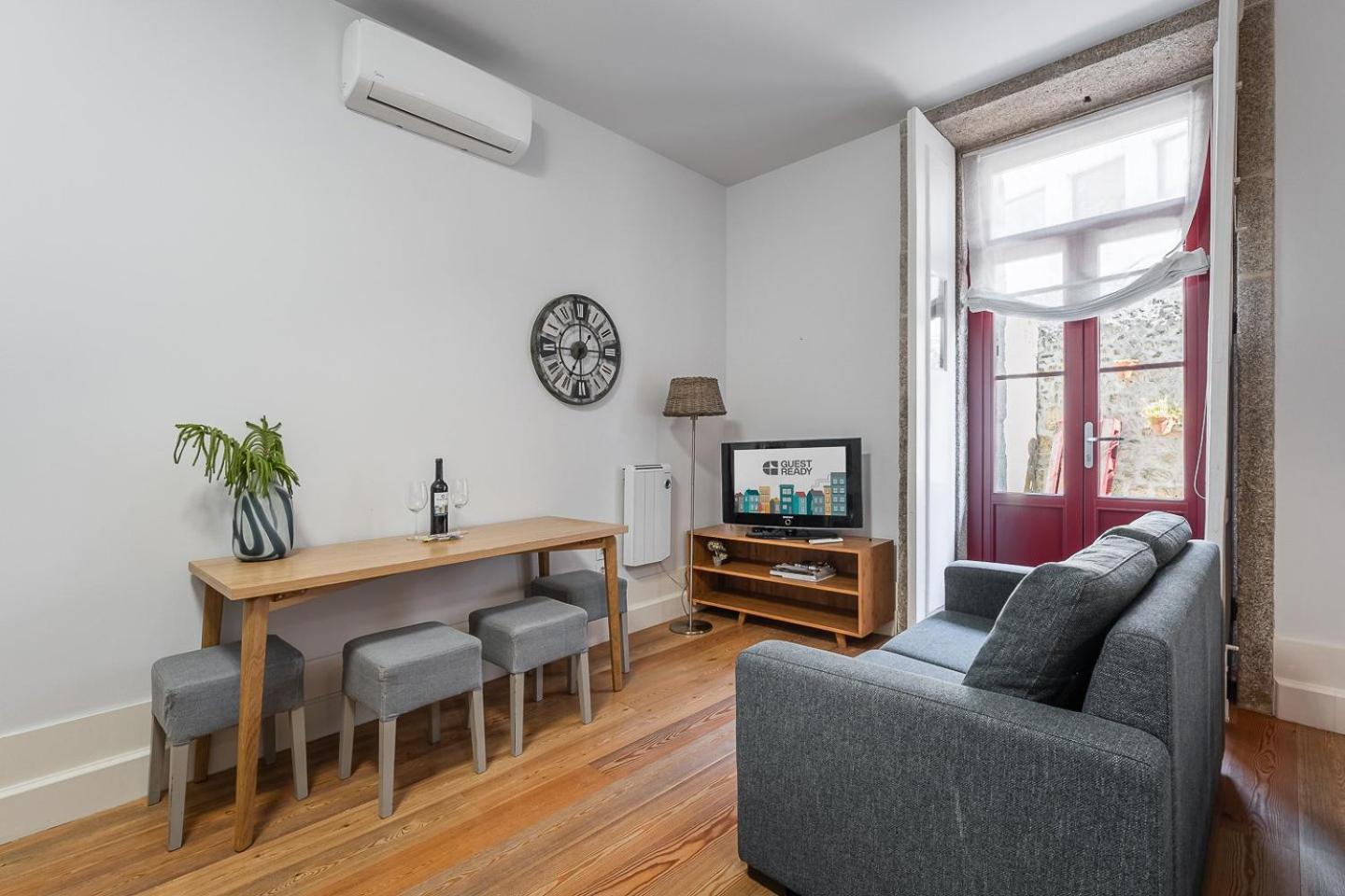 Guestready - Feels Like In Centre Of *
