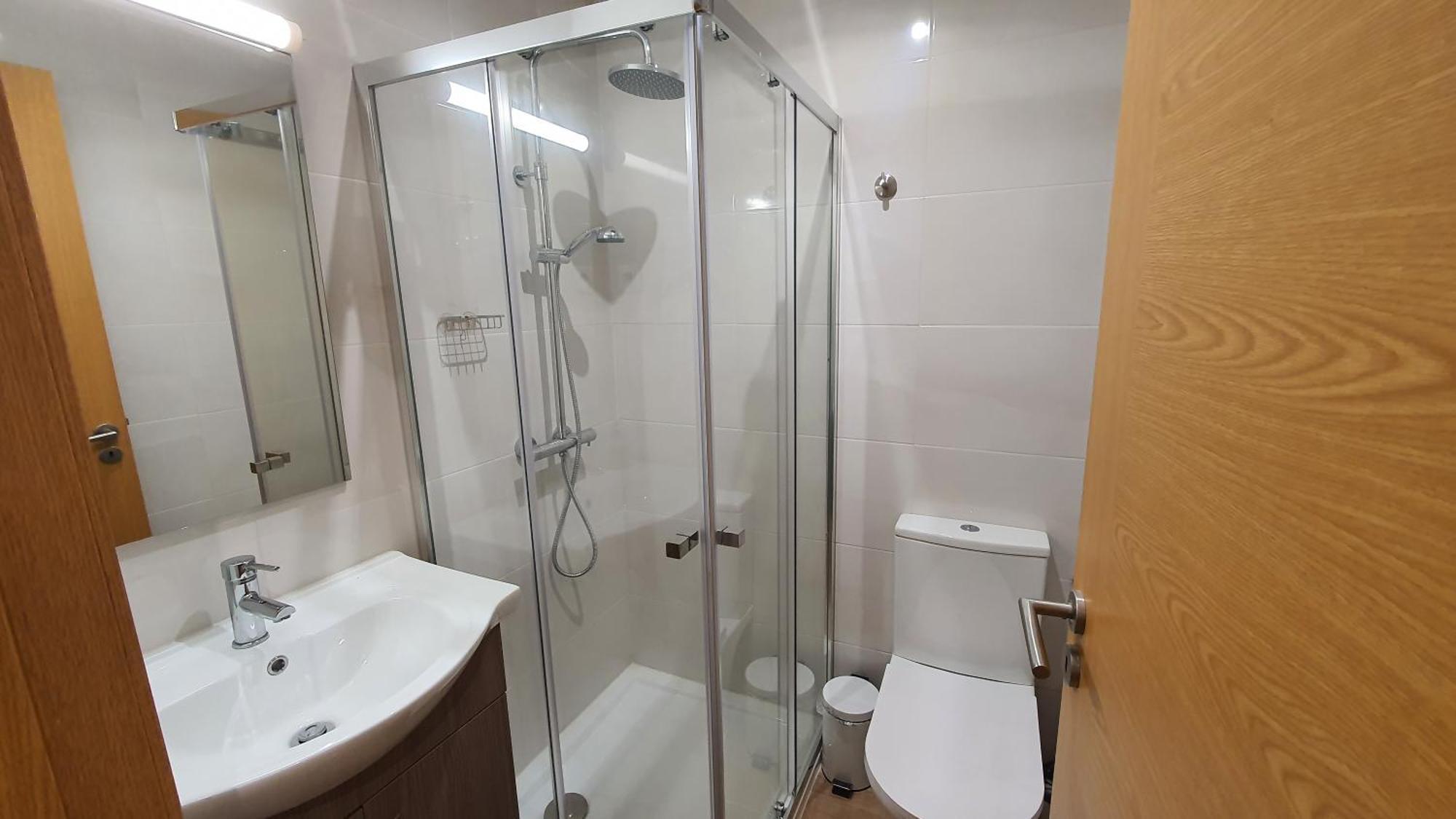 Gasthof Bedroom With Private Bathroom In The Center, Next To The Subway Porto
