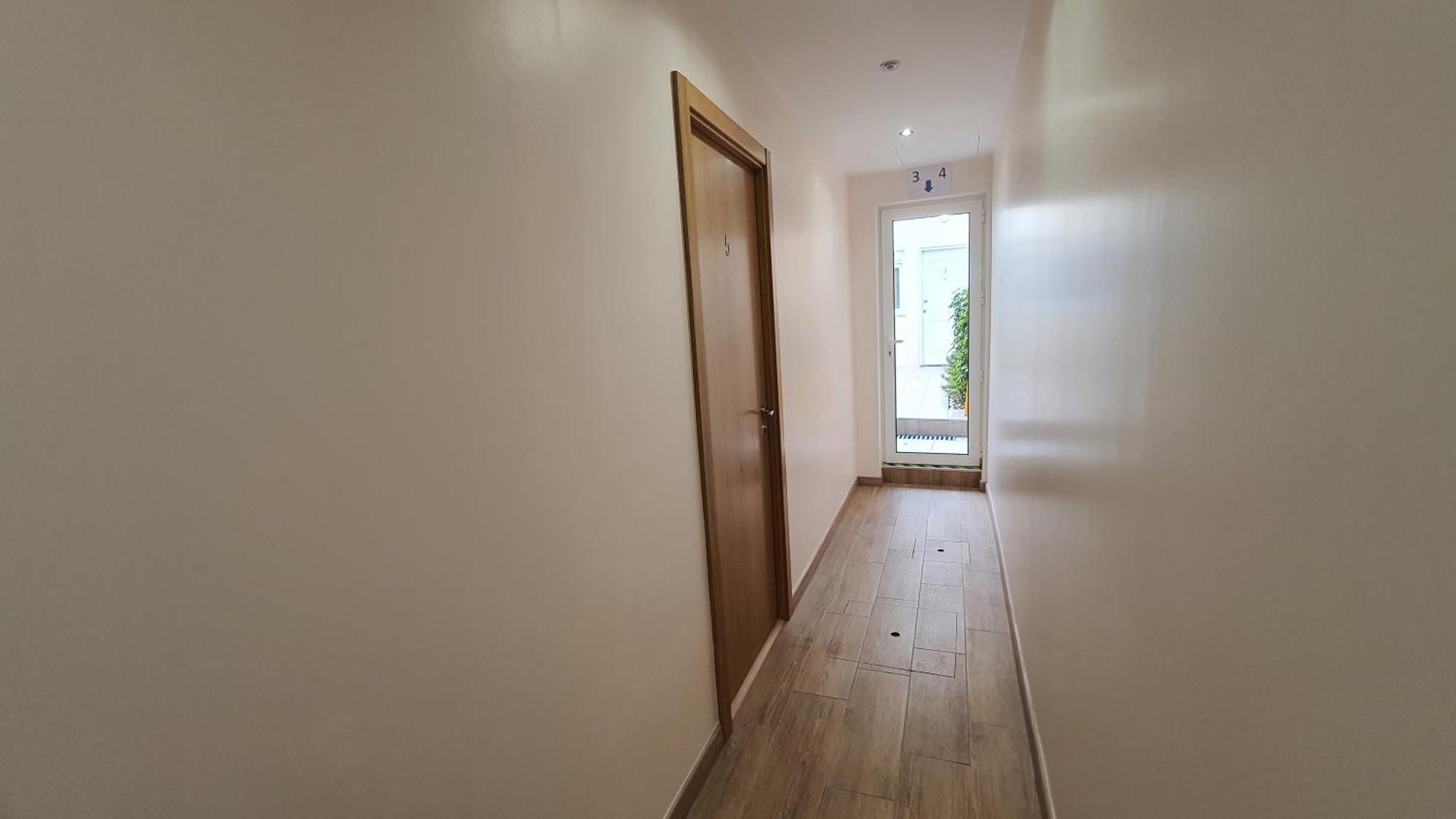 Bedroom With Private Bathroom In The Center, Next To The Subway Gasthof