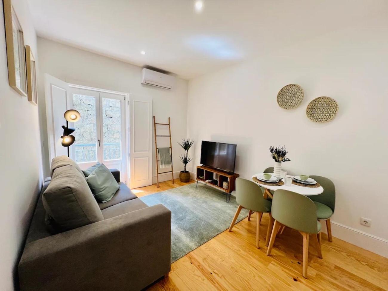 The House - Charming Apartment