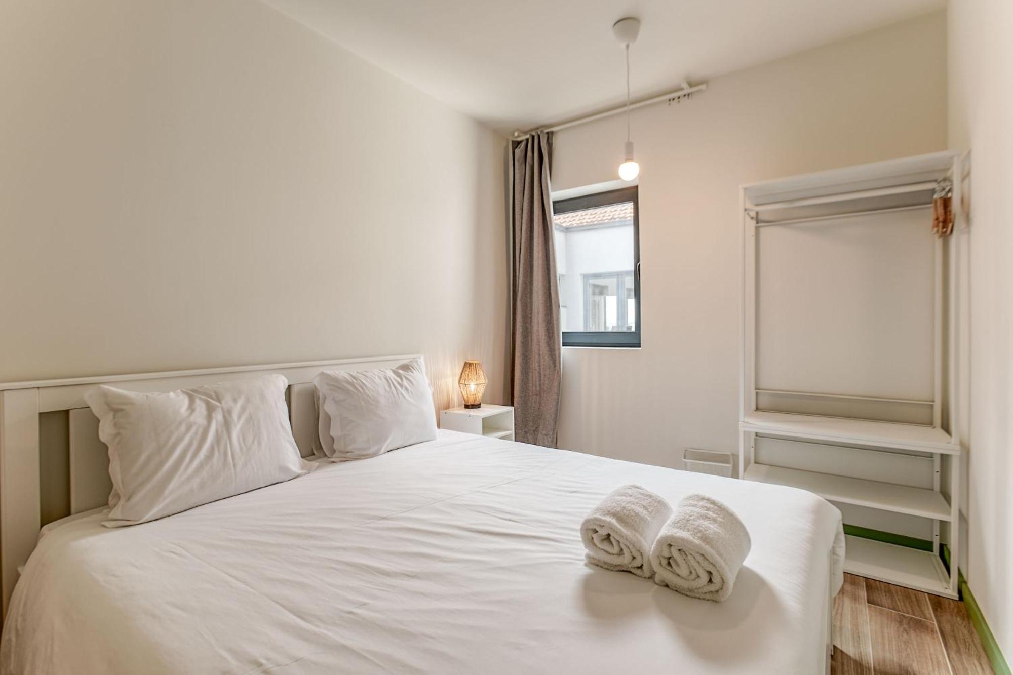 Travel And Live Apartment