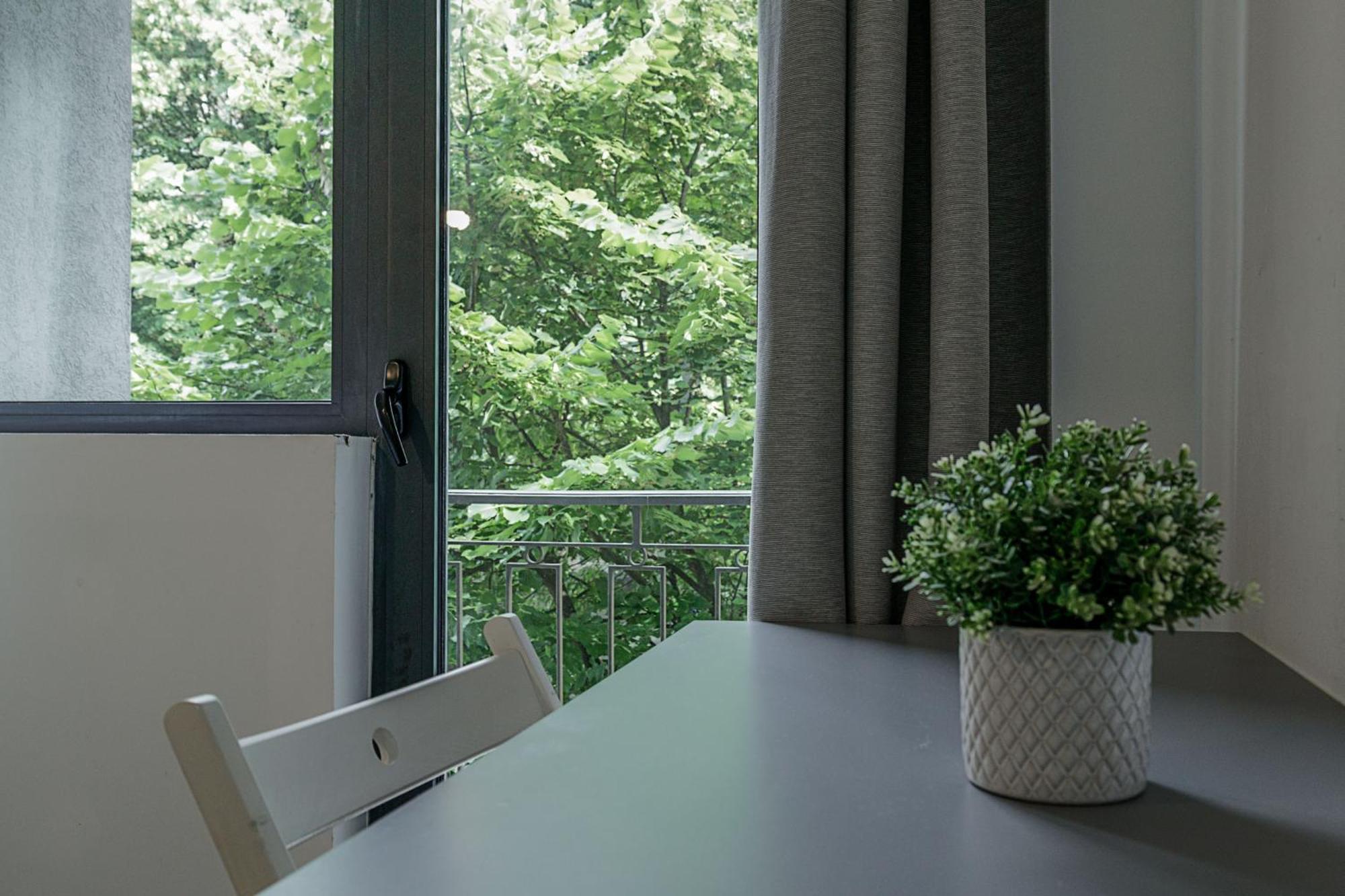 Travel And Live Apartment