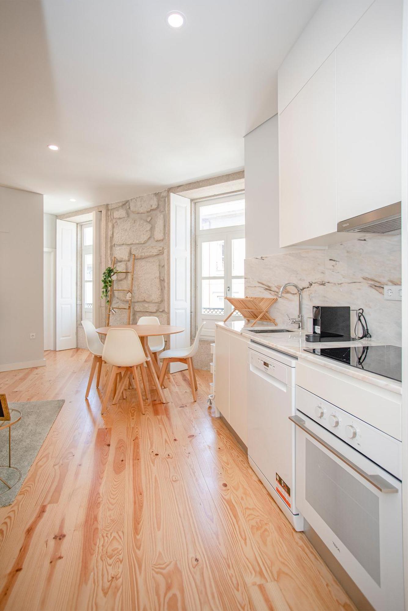 Liiiving In - Aliados Stone Porto