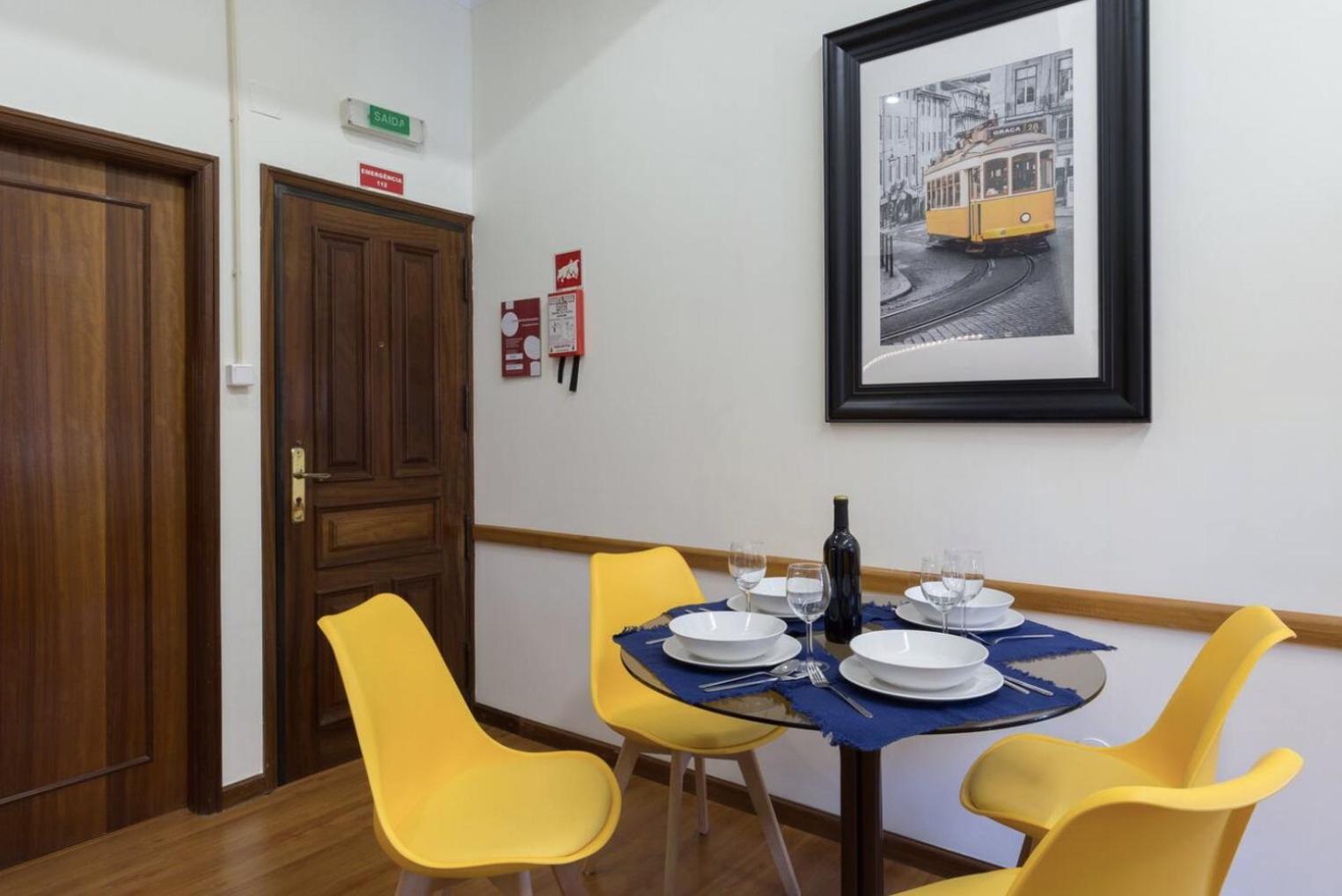 Host Wise - Cozy Sunny Flats - Ace Location